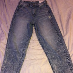 High wasted mom jean.